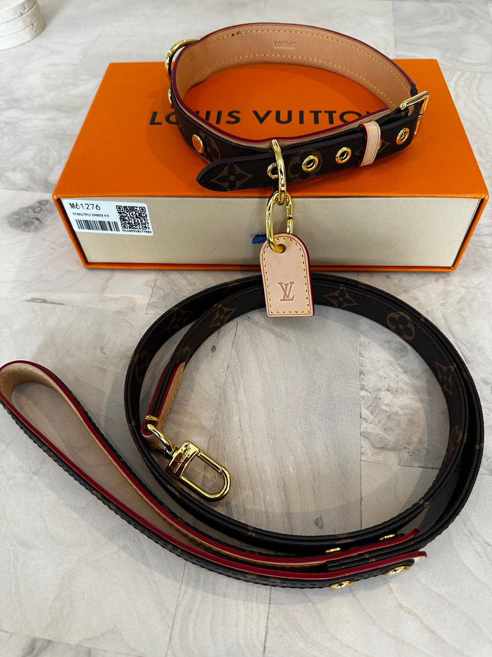 AMELIA Dog Collar & Leash