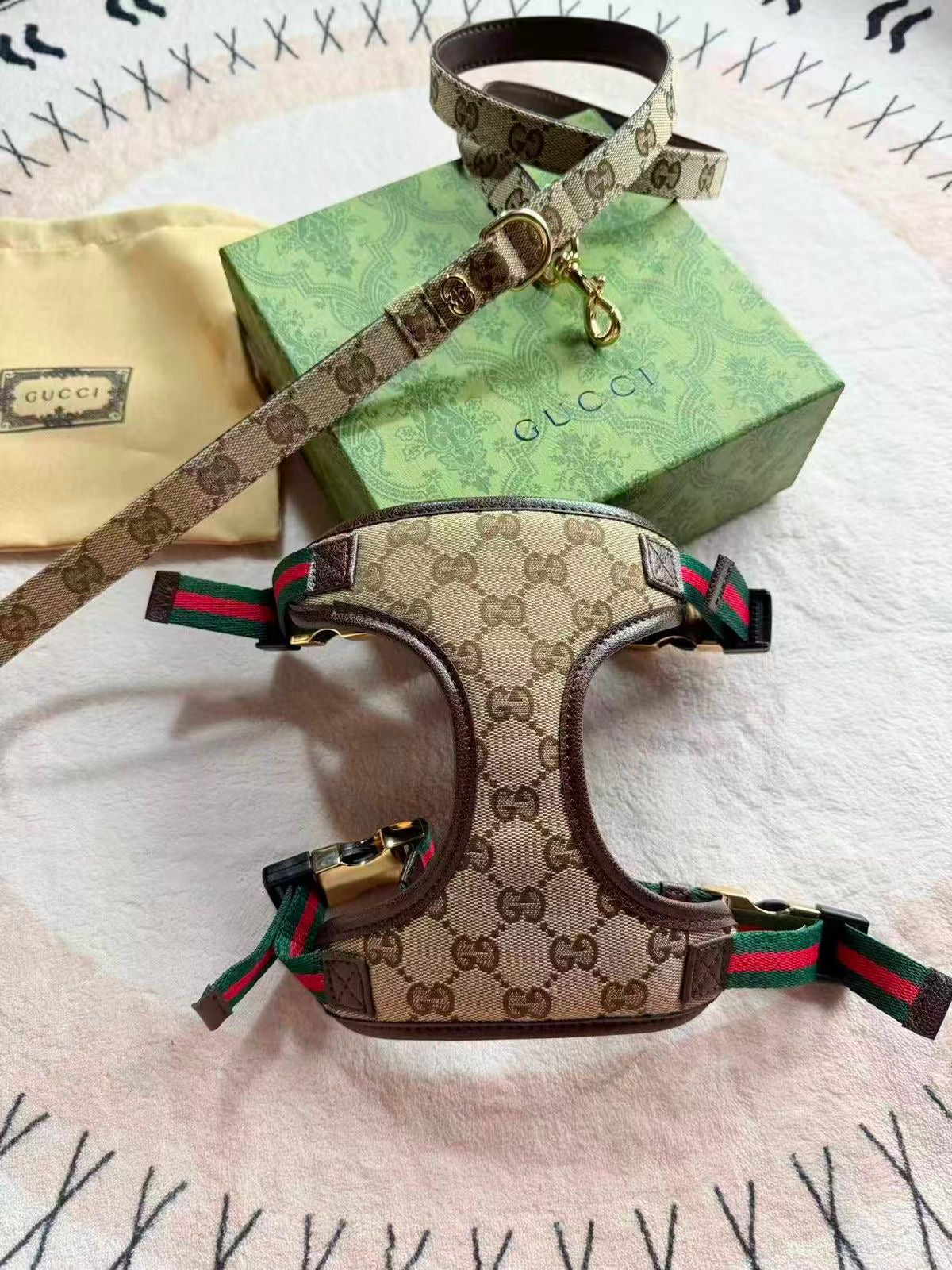 LUXURY LEATHER POOCHI HARNESS & LEASH